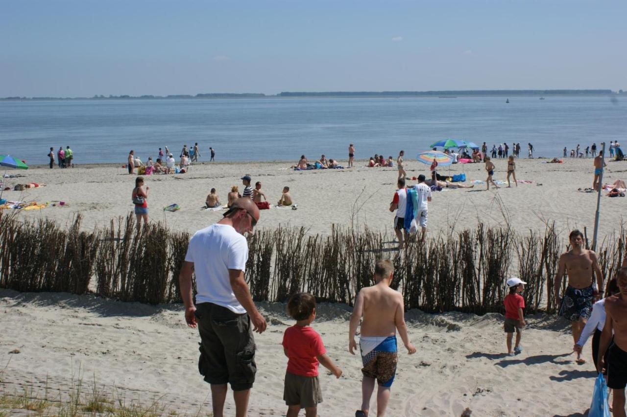 Stijlvol Ingerichte Bungalow In Baarland Exteriér fotografie
